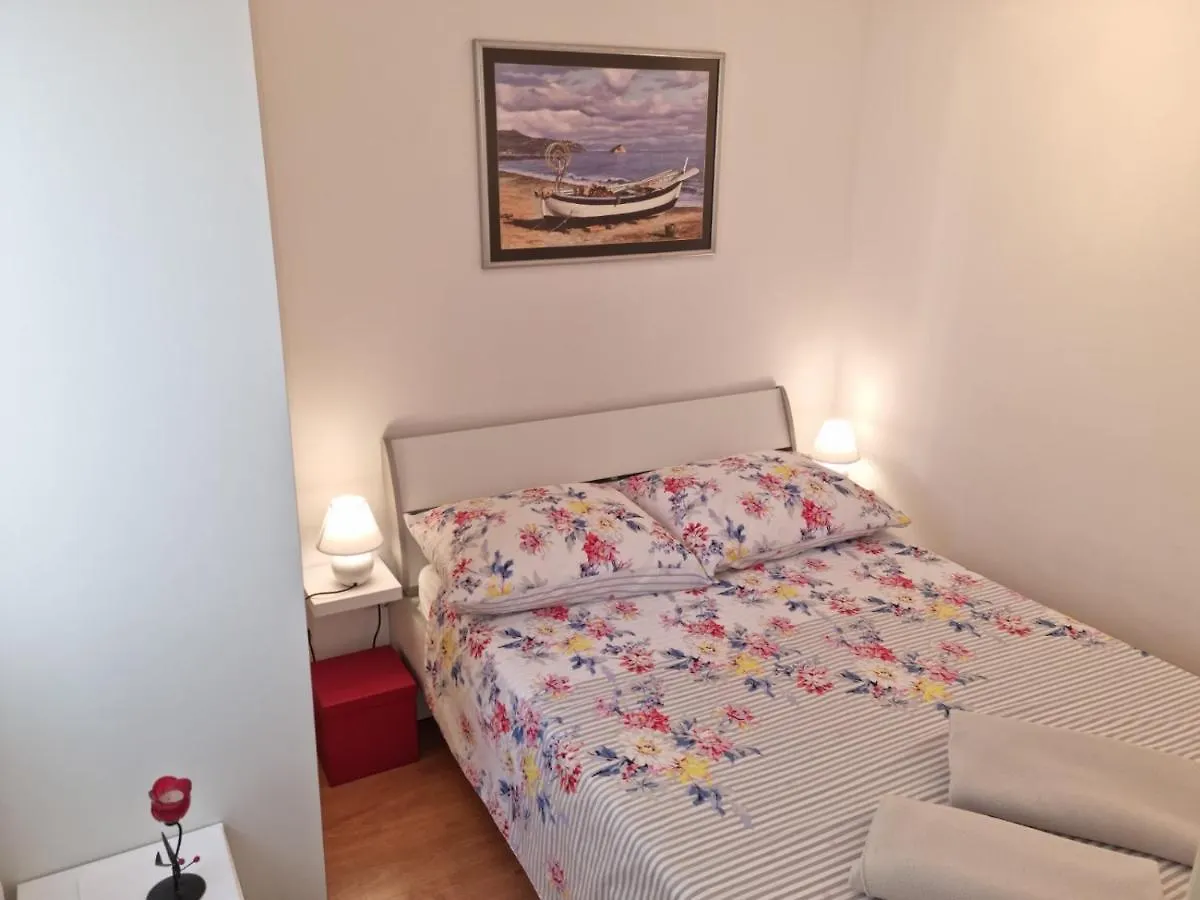 Apartment Near The Beach Pula Croatia